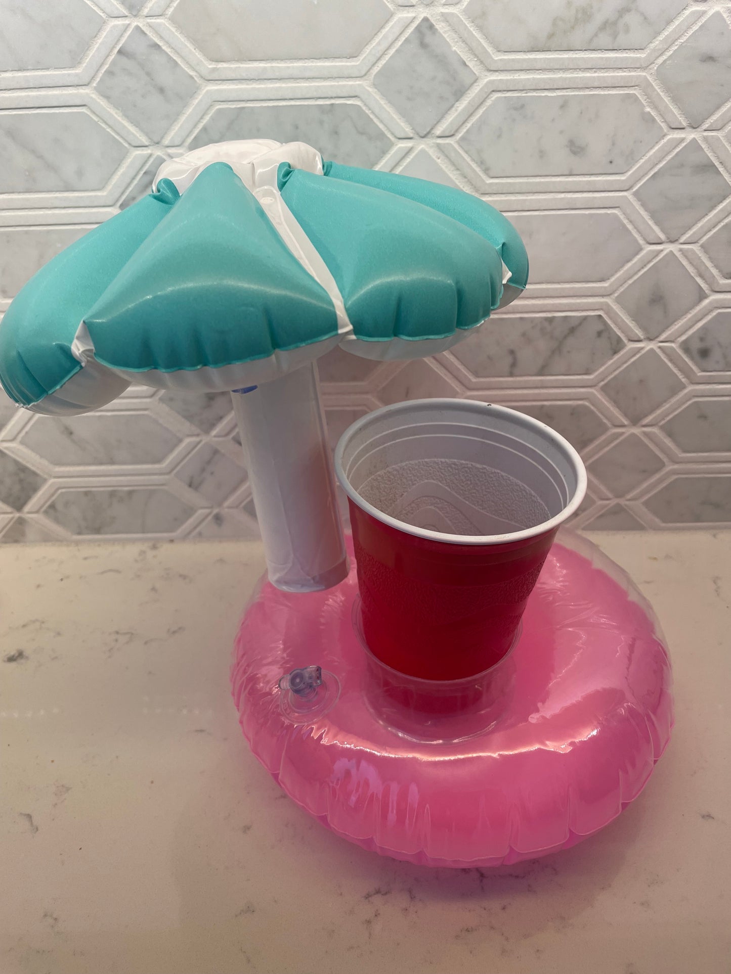 Inflatable drink holder float for pool parties